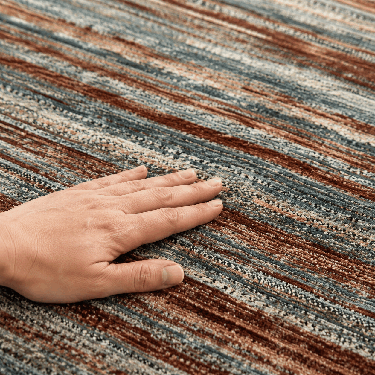 Tapete All Decor Mahali Listrado Slim Terra Cream Turco Terra Creme e Grafite Retangular