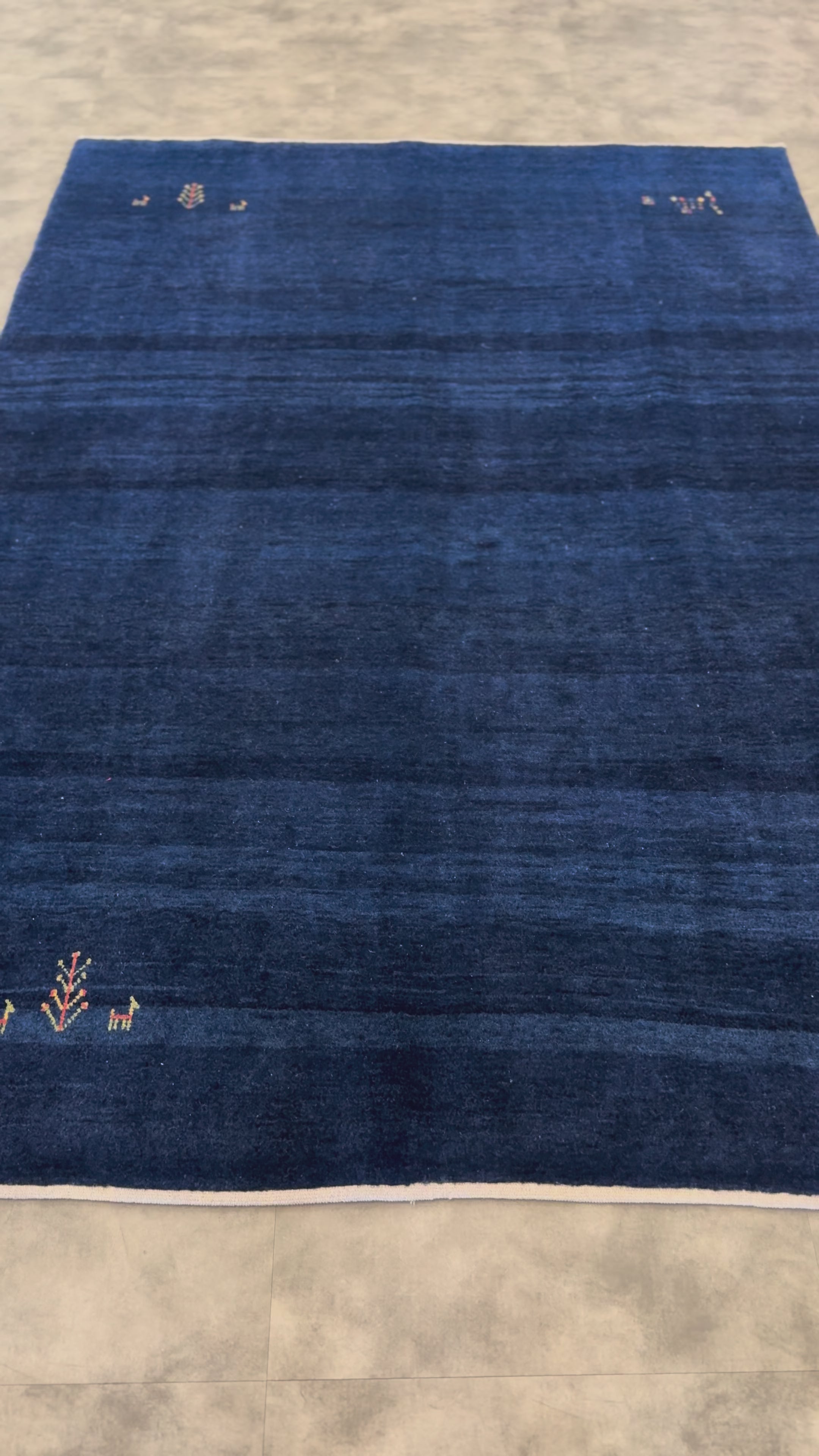 Tapete Iraniano Artesanal Retangular Azul Safira  1,67 x 2,41