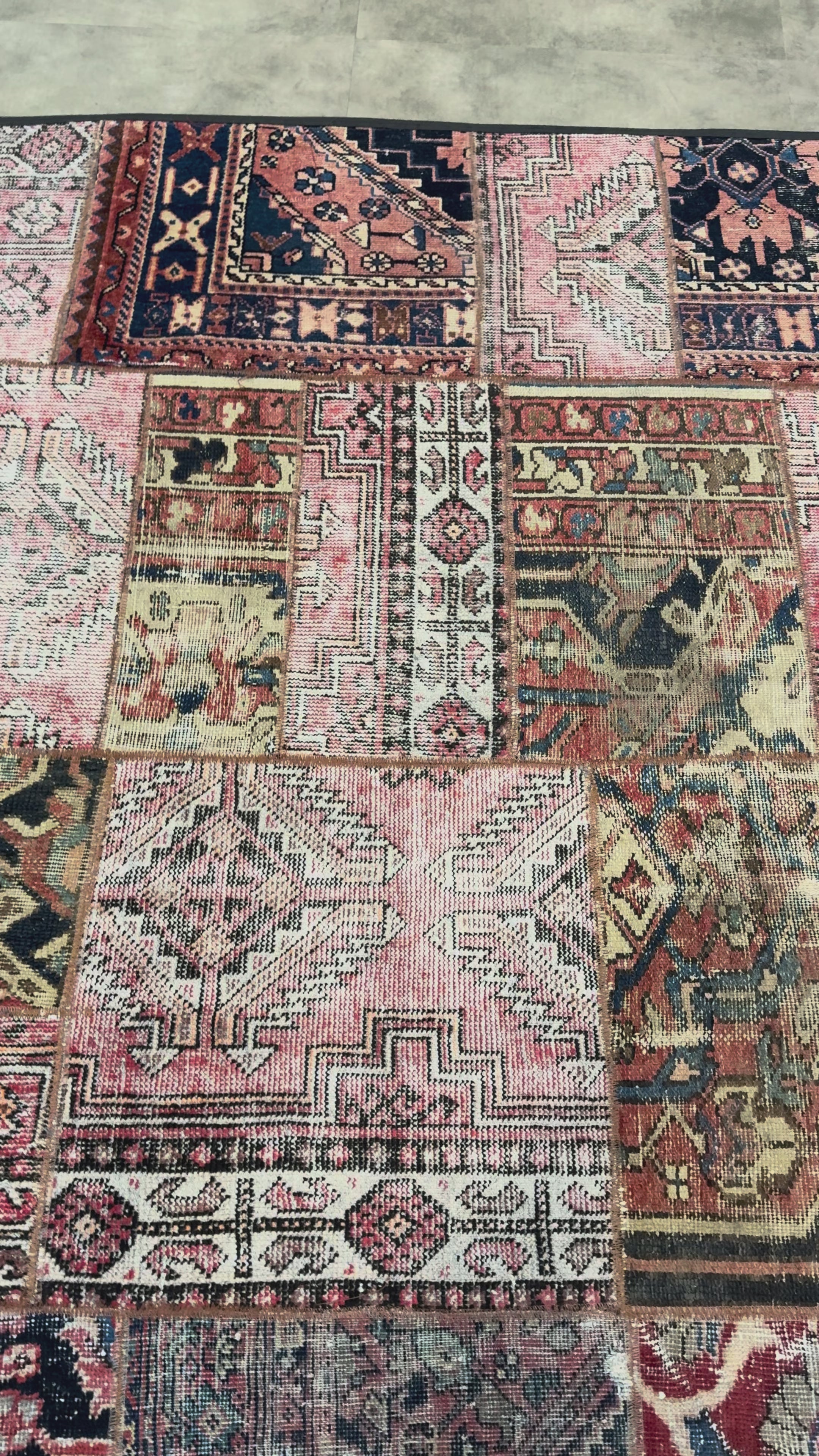 Tapete Persa Iraniano Artesanal Retangular Patchwork Rose Vintage 1,88 x 1,39